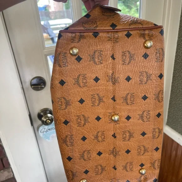 🔥
MCM
Logo 🔥Leather 🔥Printed 🔥Handle 🔥Bag🔥 - Picture 4 of 9